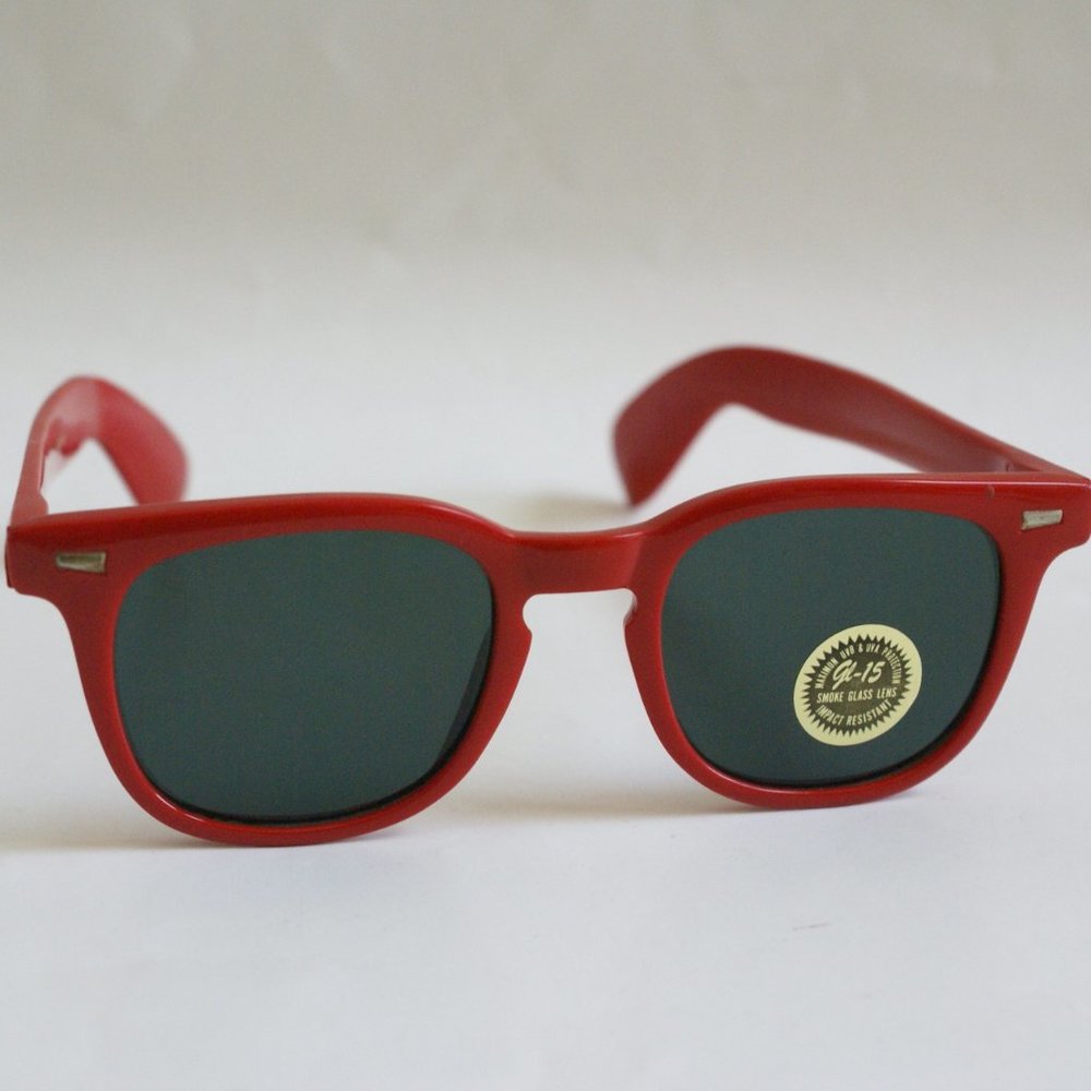 NWT True Vintage 90's Red frame Wayfair like style w/ glass G-15 lens sunglasses